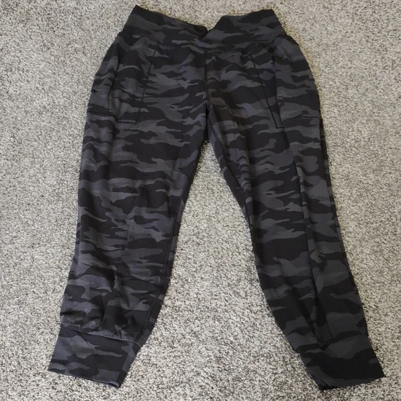 Athleta Salutation Camo Jogger - Picture 2 of 6